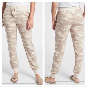 Athleta Balance Printed Jogger | Camo Heathered Oatmeal | XXS
